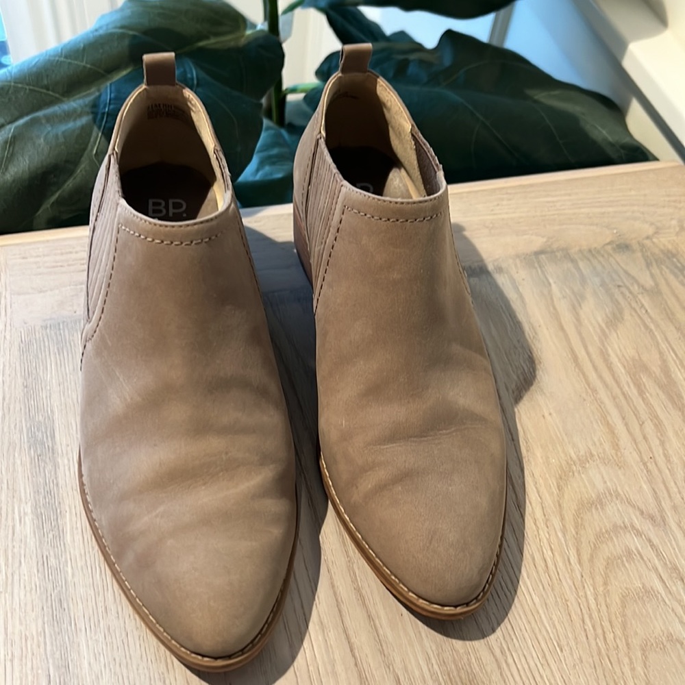 Nordstrom BP brand tan leather bootie in size 8.5 like new- worn once!
